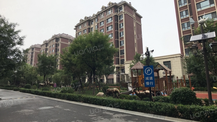 中加风情商业广场外景图