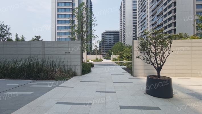 湖悦江南院外景图