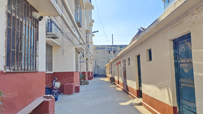 拖配厂家属院外景图