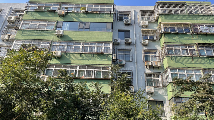 地铁沁园小区外景图