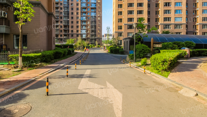 万盛理想国二期卡梅尔城外景图