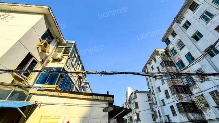 附中宿舍外景图