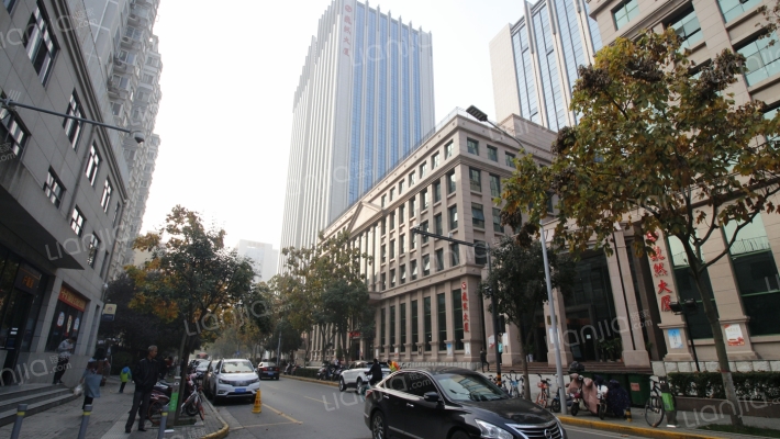 巍然大厦外景图