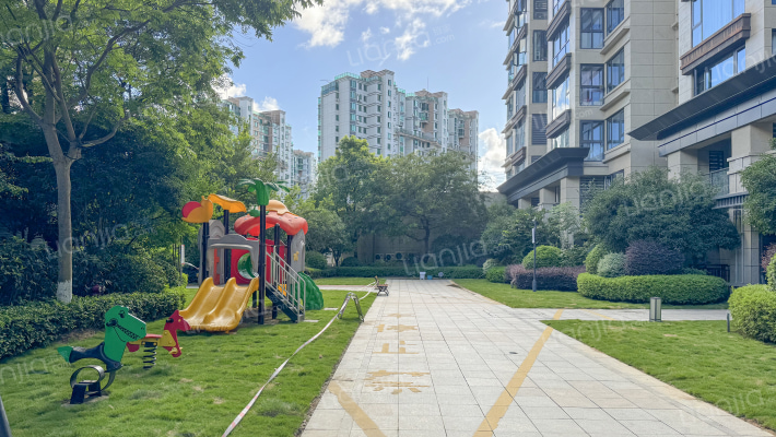 华董城中府外景图