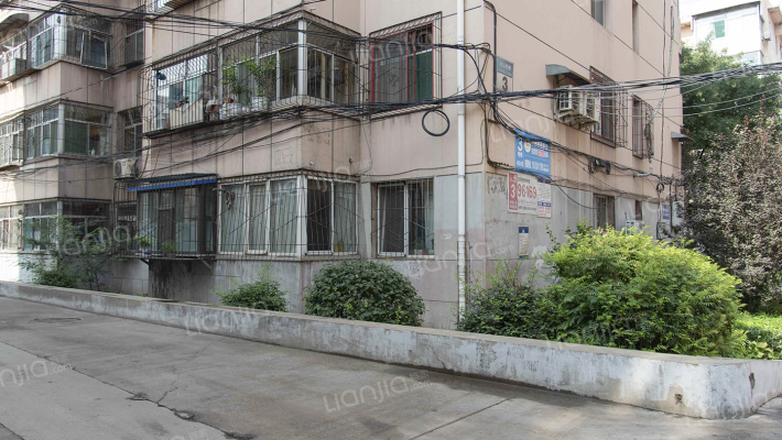 建北四零八小区外景图