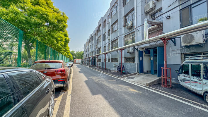 泰山医学院花园路宿舍区外景图