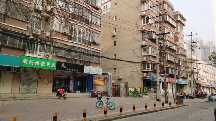 隆园居外景图