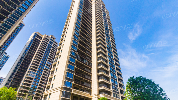 圣大云天外景图