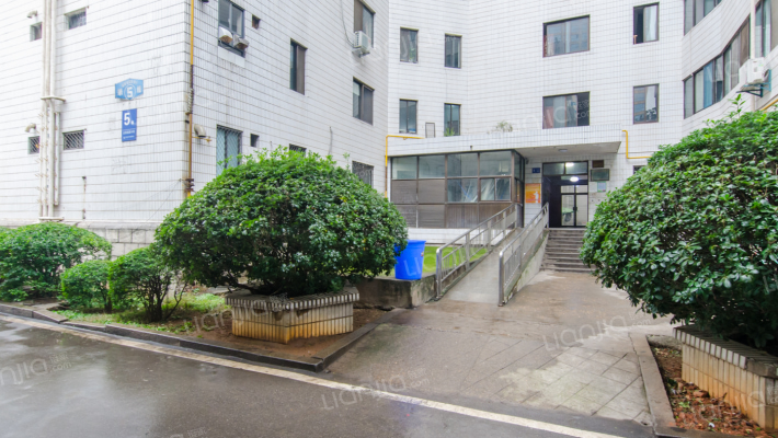 建行宿舍外景图