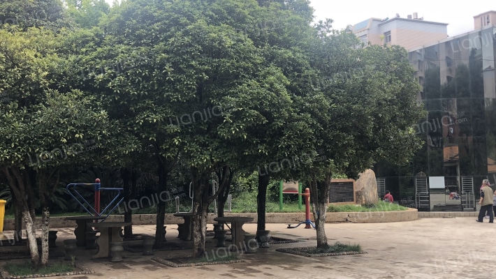 巴士家园B区外景图