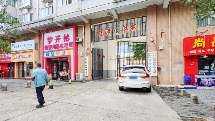 信用联社住宅楼外景图