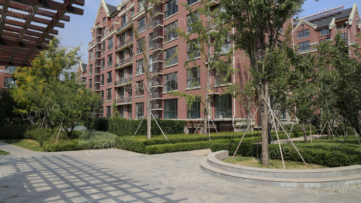 泰晤士小镇外景图