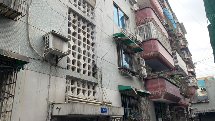 钟楼路55号外景图