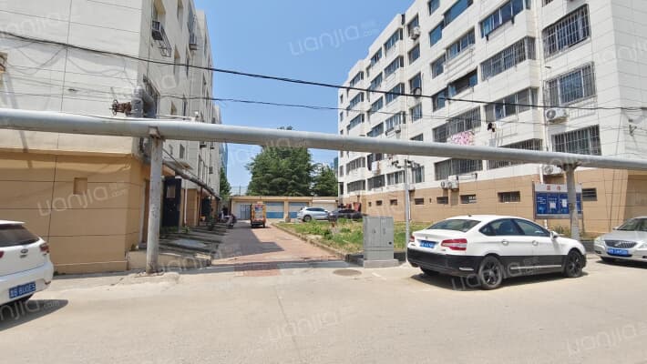 啤酒厂家属楼外景图