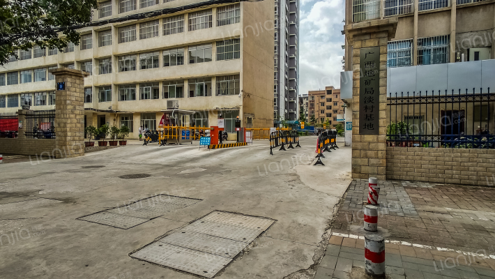 广西地矿局南宁淡村基地管理处高层外景图