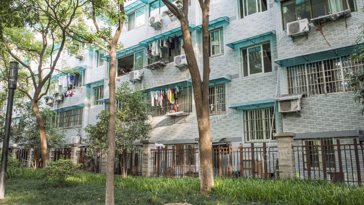 闸弄口东村外景图