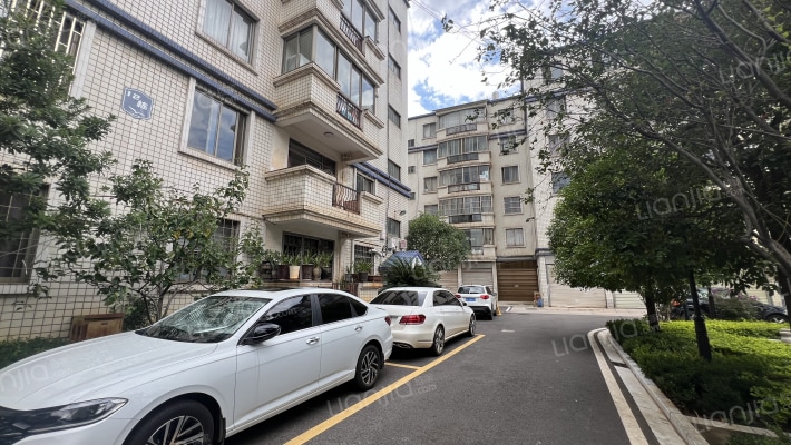 隆居花园外景图