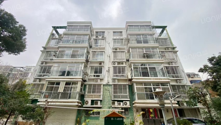 府前花苑外景图