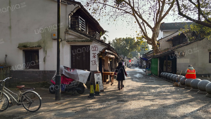 府山直街外景图