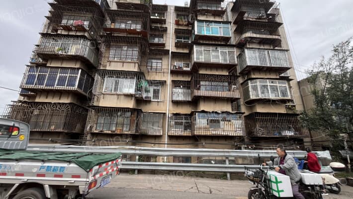 黑土凹石油公司外景图