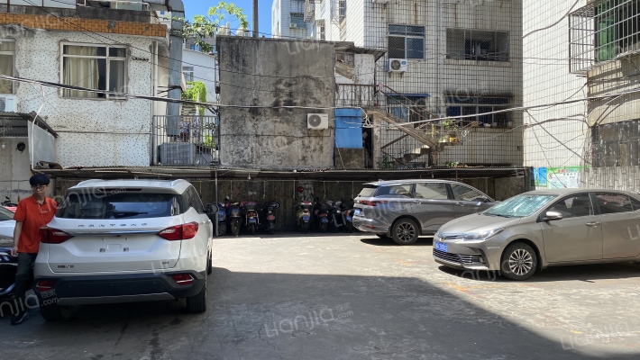 龙泉大厦外景图