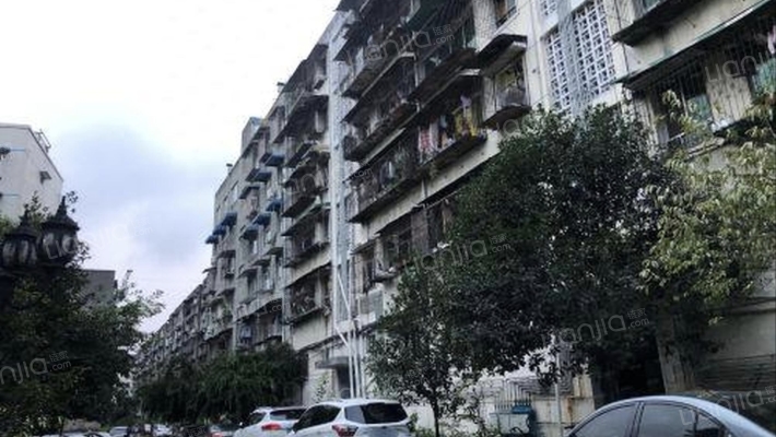 地矿局一0八地质队宿舍外景图