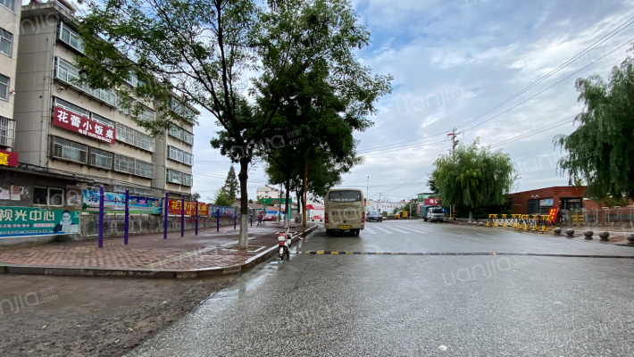 药材公司住宅楼外景图