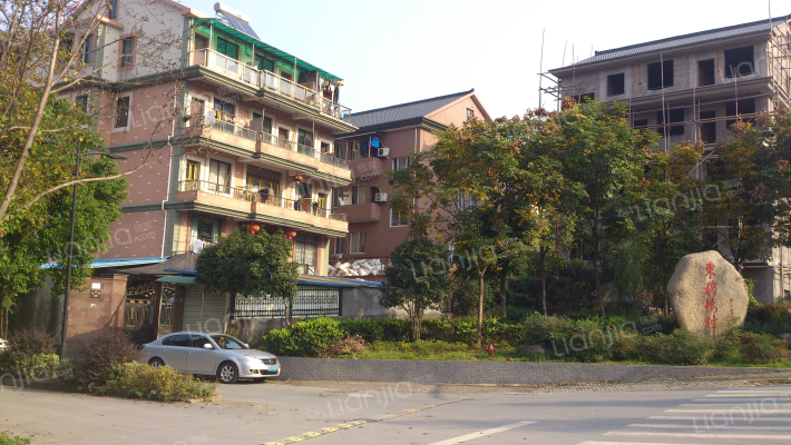 留下东穆坞村外景图