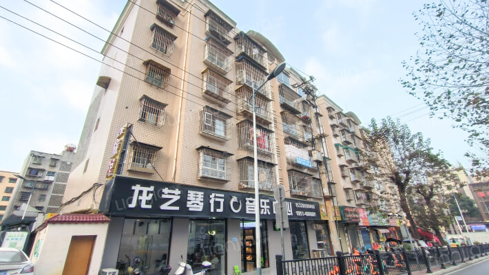 白云中路外景图