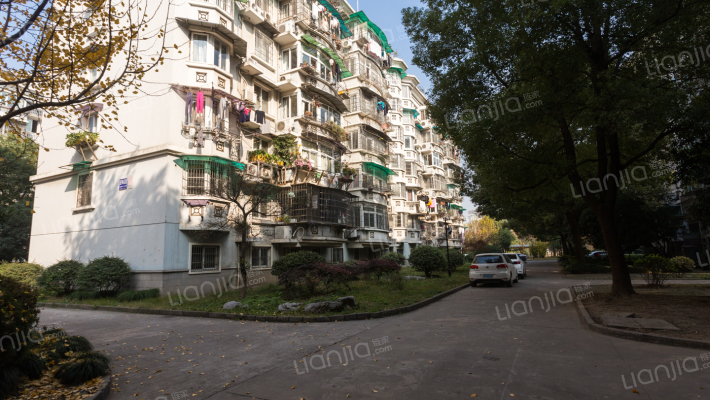 西中圣和花园外景图