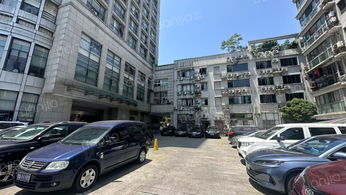 雪峰大厦外景图