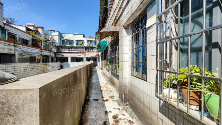 银桥商住楼外景图