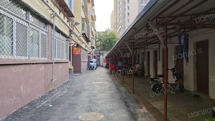 有机化工厂宿舍外景图