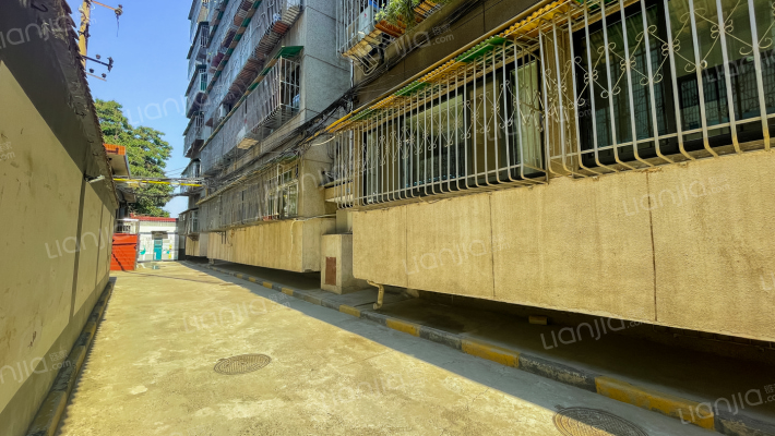 西安市财政局家属楼外景图