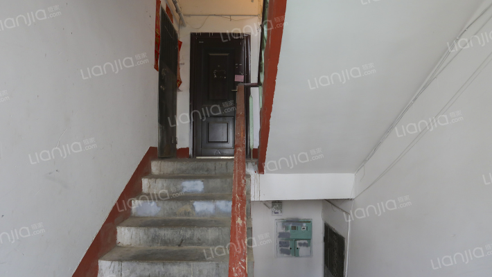 贸易学校宿舍外景图