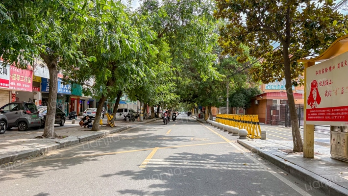 西园小学住宅楼外景图