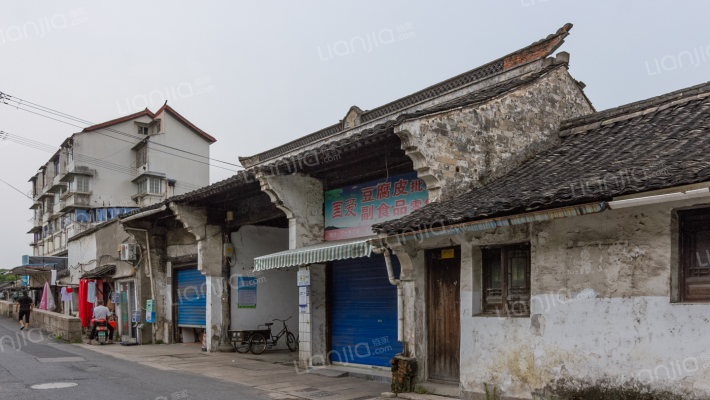 杜家台门外景图