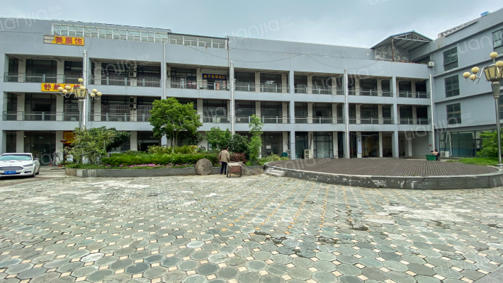 兴港商城外景图