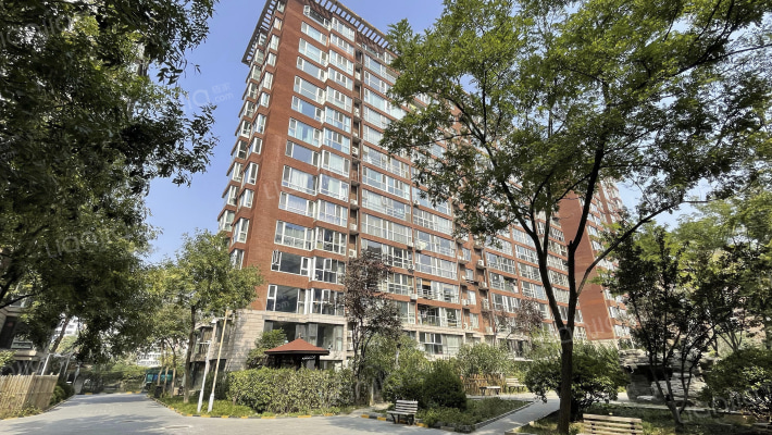 涧桥泊屋外景图