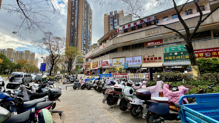 海伦城市广场外景图