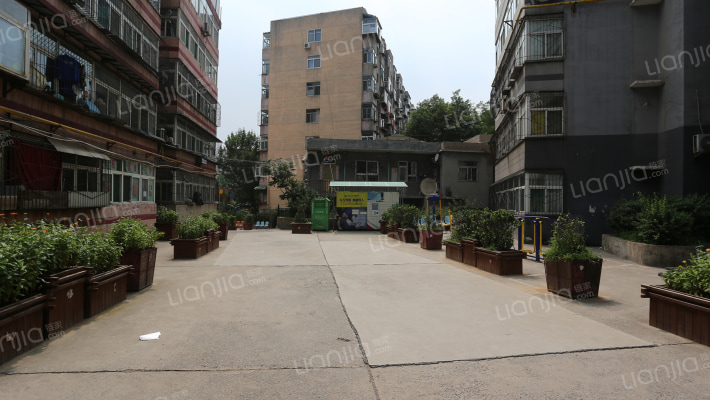 宏泰苑小区外景图