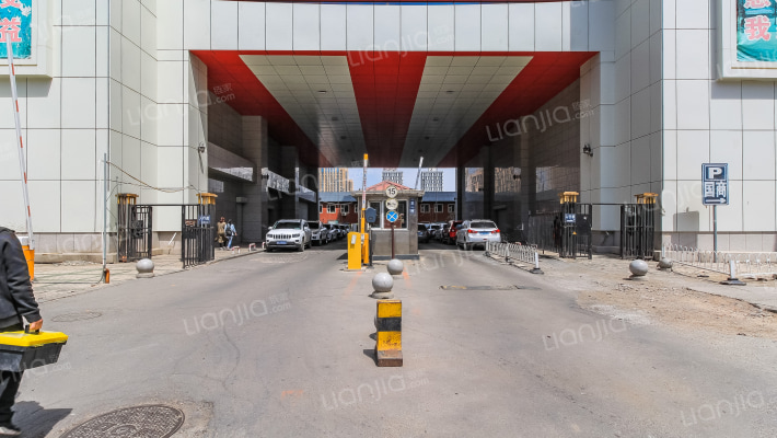 春铁大厦外景图