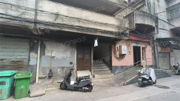 棋盘山农贸市场外景图