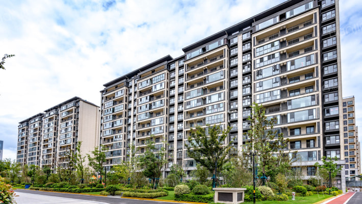 保利罗兰春天外景图