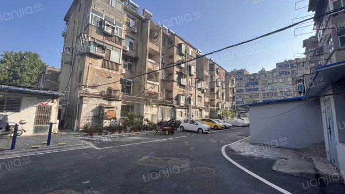 石棉厂家属院外景图