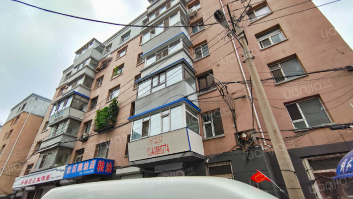 东六条小区外景图