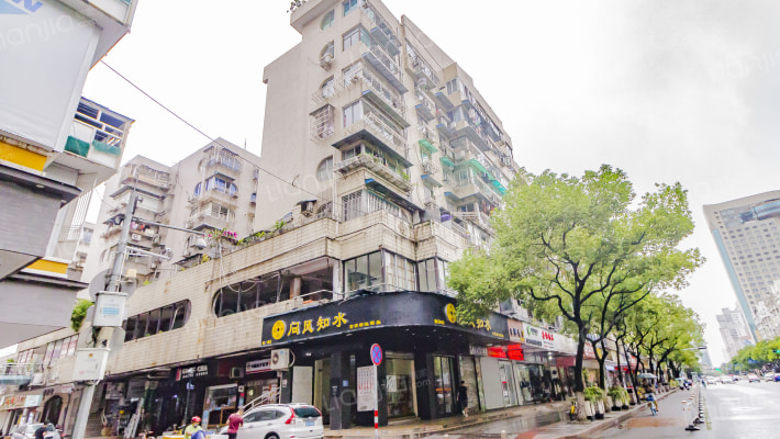 翡翠大楼外景图