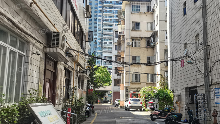 区盐业公司宿舍外景图