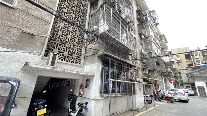 隆中药业小区外景图