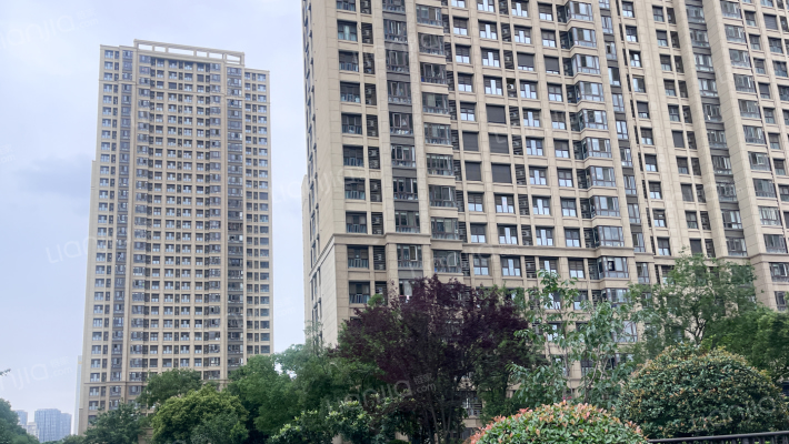 万科翡翠公园外景图